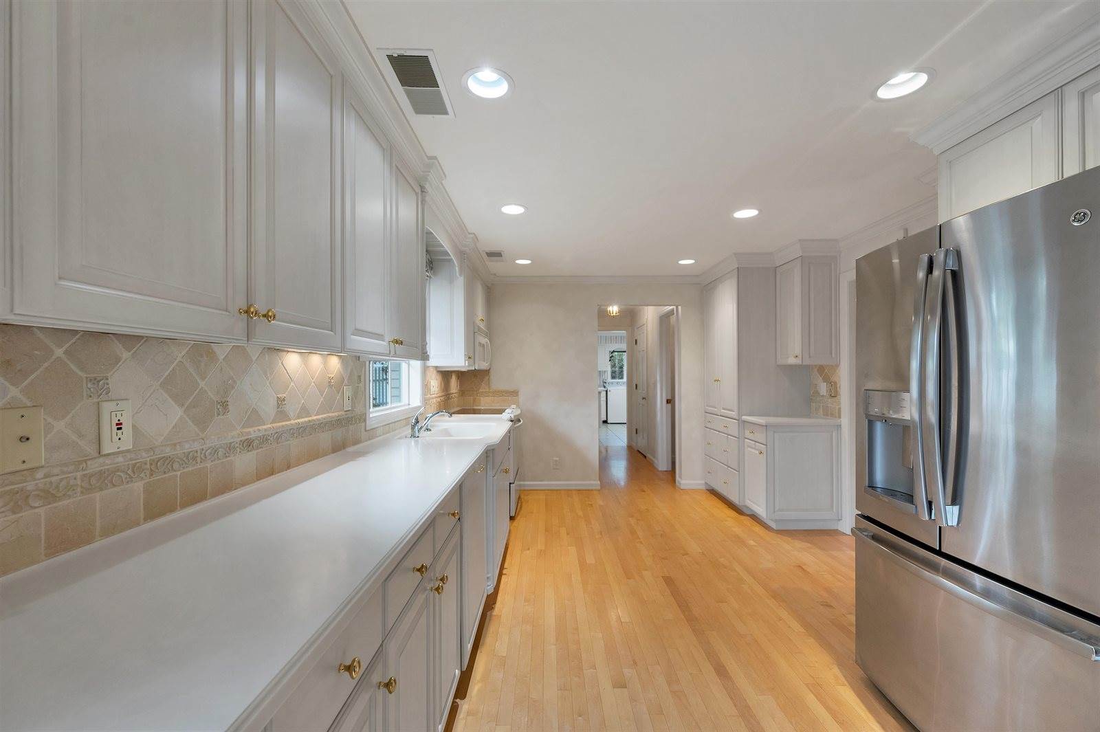 3253 Bitters Court, Green Bay, WI 54301