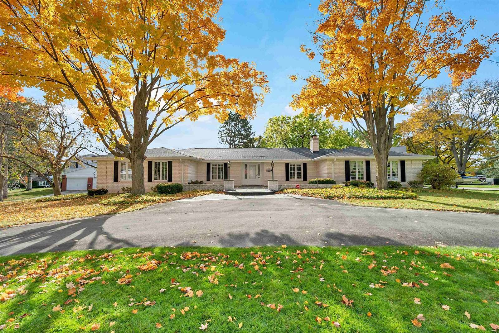 3253 Bitters Court, Green Bay, WI 54301