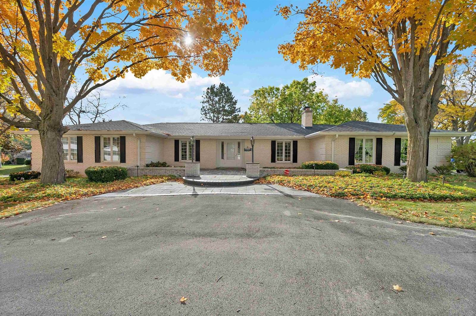 3253 Bitters Court, Green Bay, WI 54301