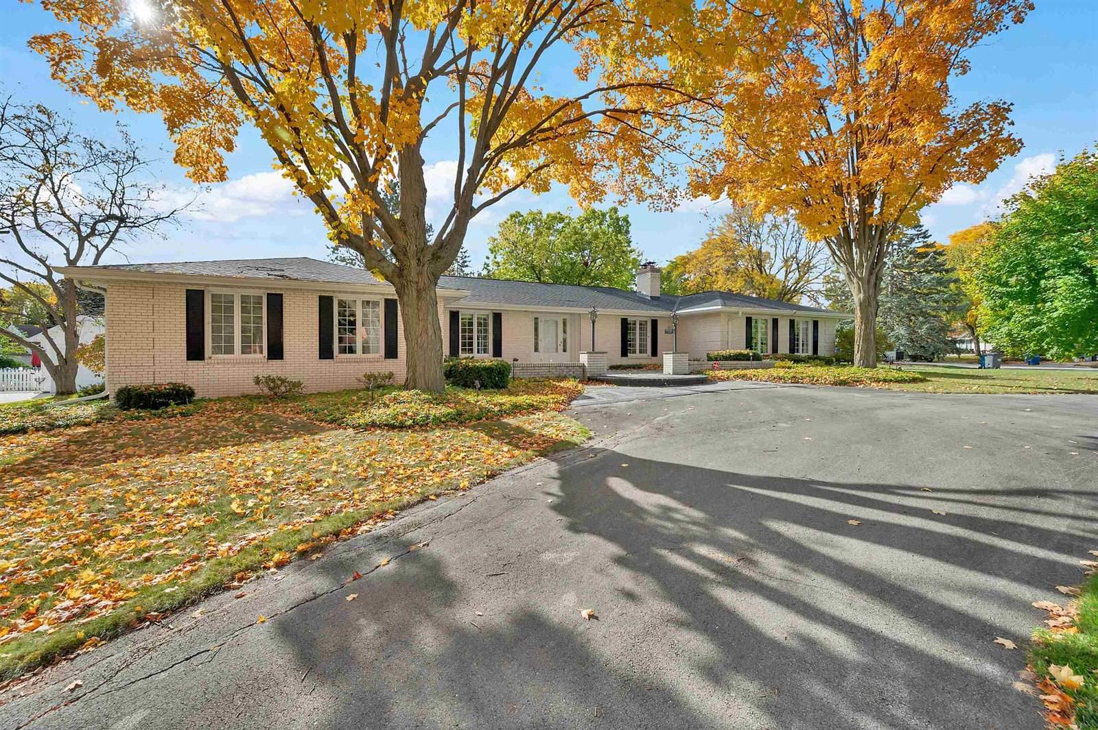 3253 Bitters Court, Green Bay, WI 54301