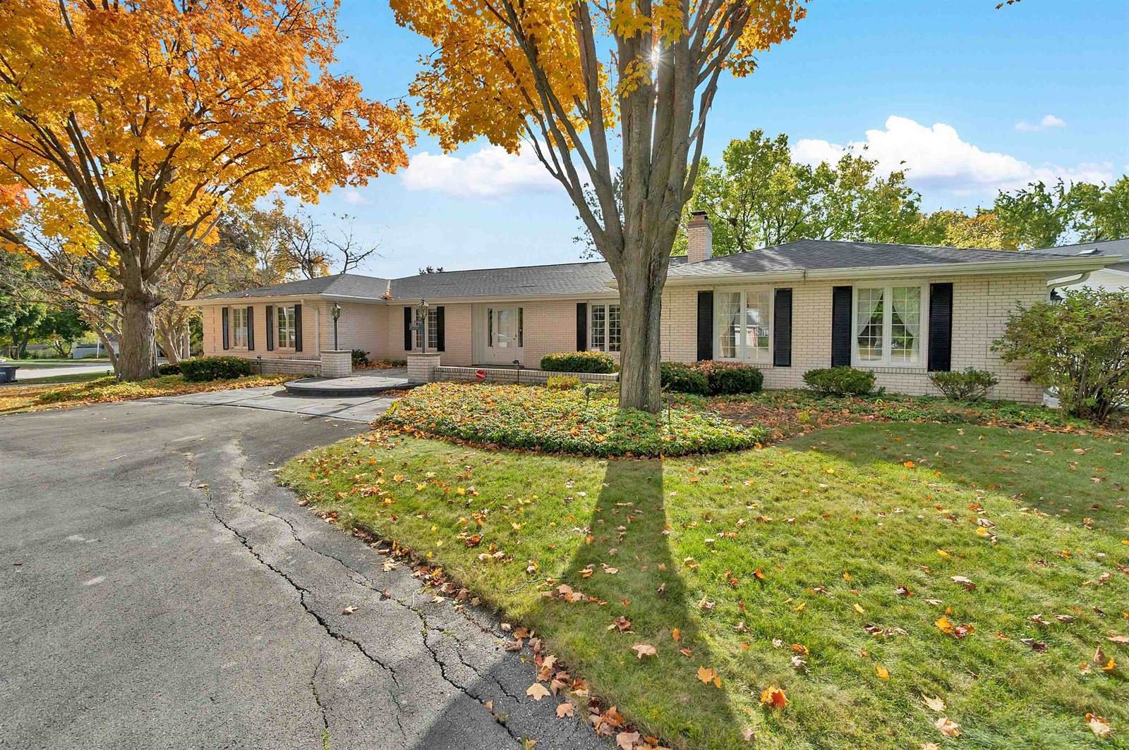 3253 Bitters Court, Green Bay, WI 54301