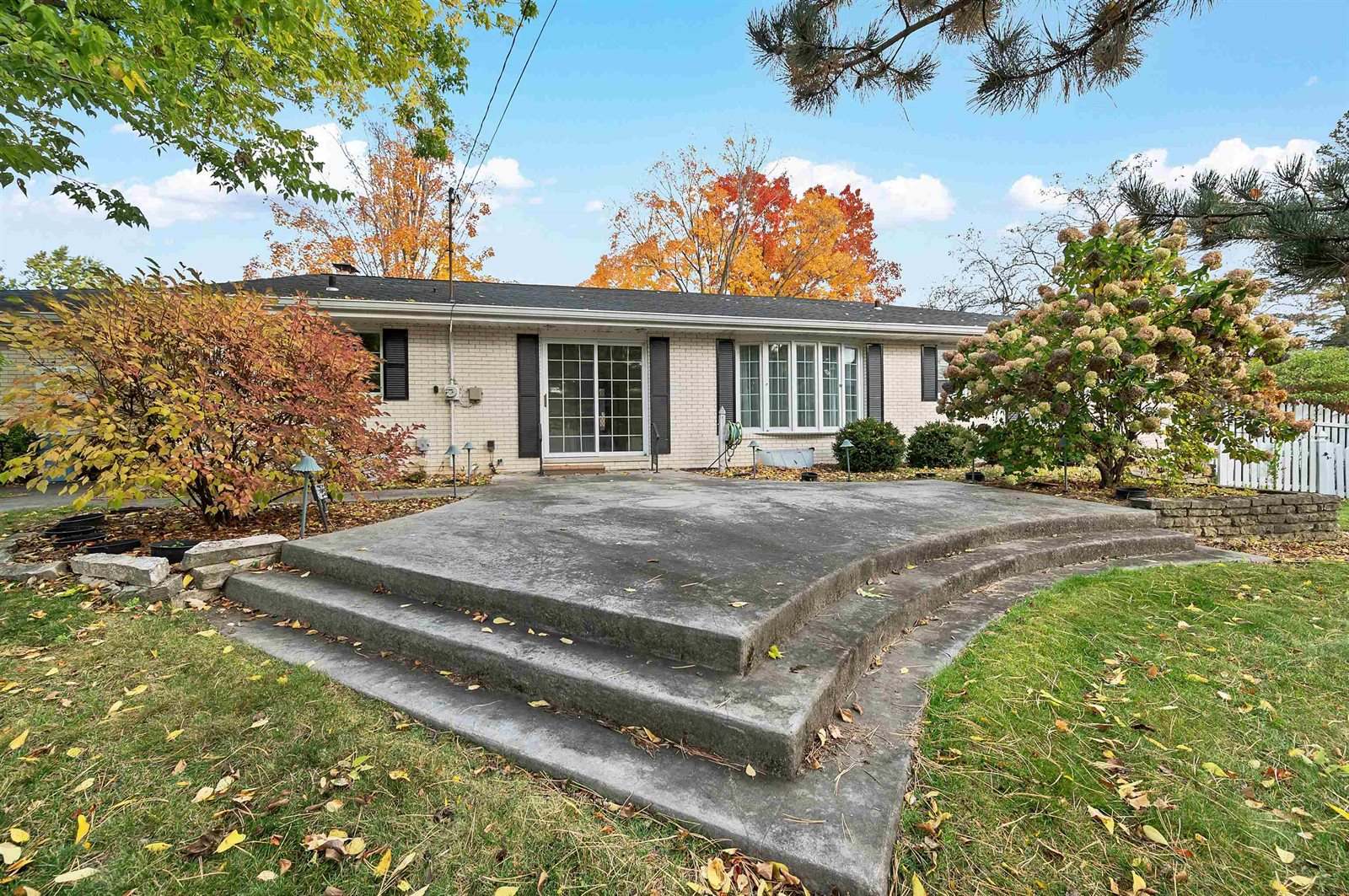 3253 Bitters Court, Green Bay, WI 54301