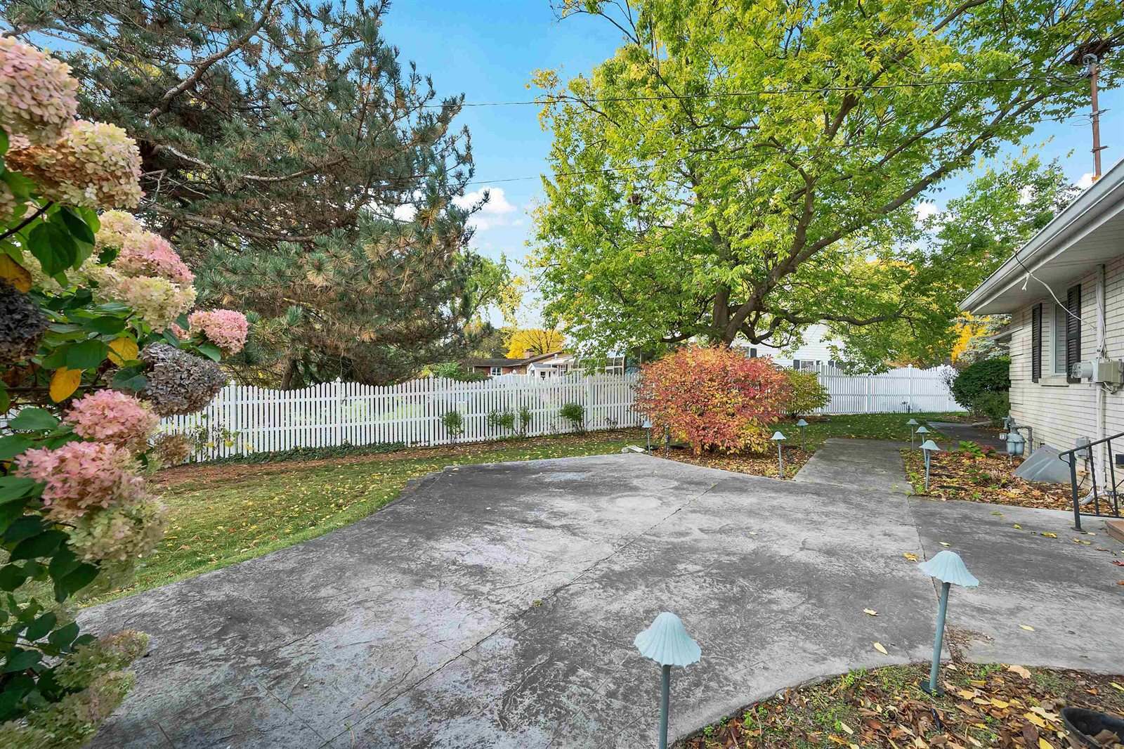 3253 Bitters Court, Green Bay, WI 54301