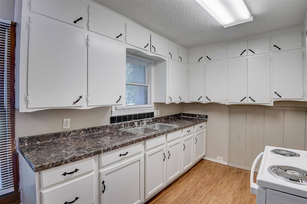 607 North Wood Street, Cleburne, TX 76033