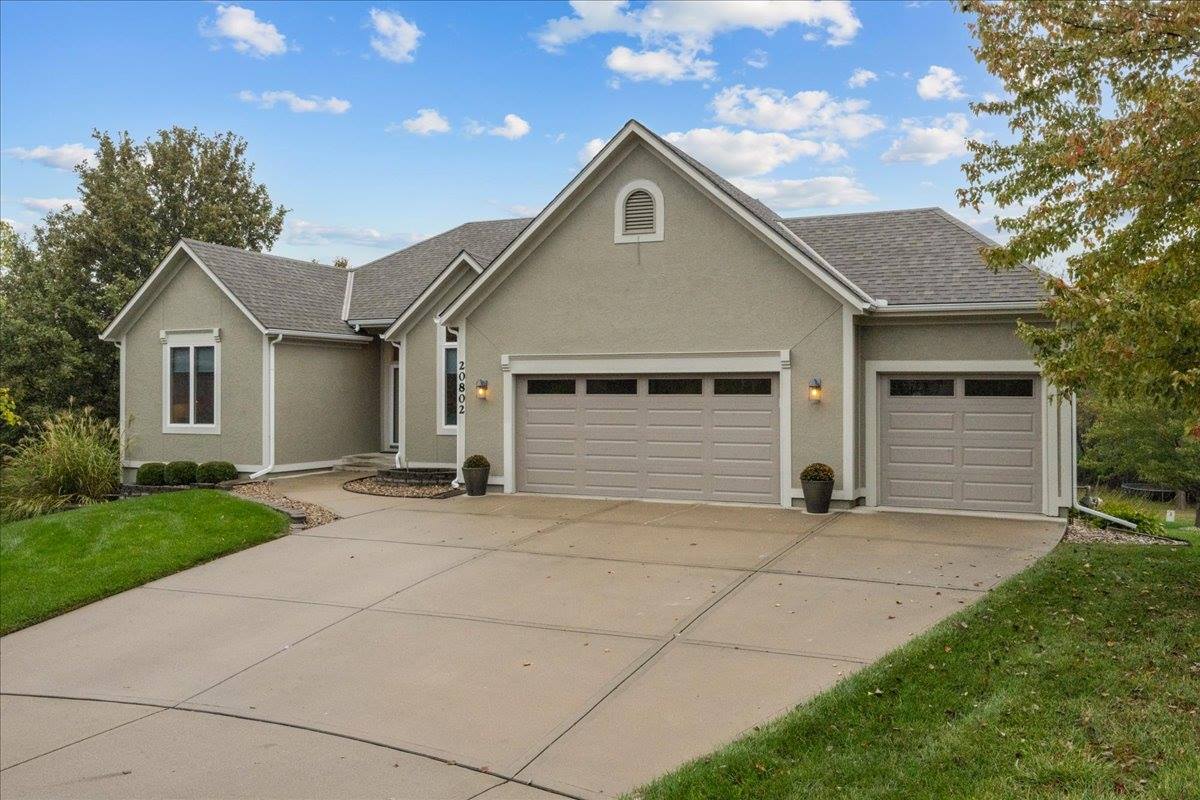 20802 W 102nd St, Lenexa, KS 66220