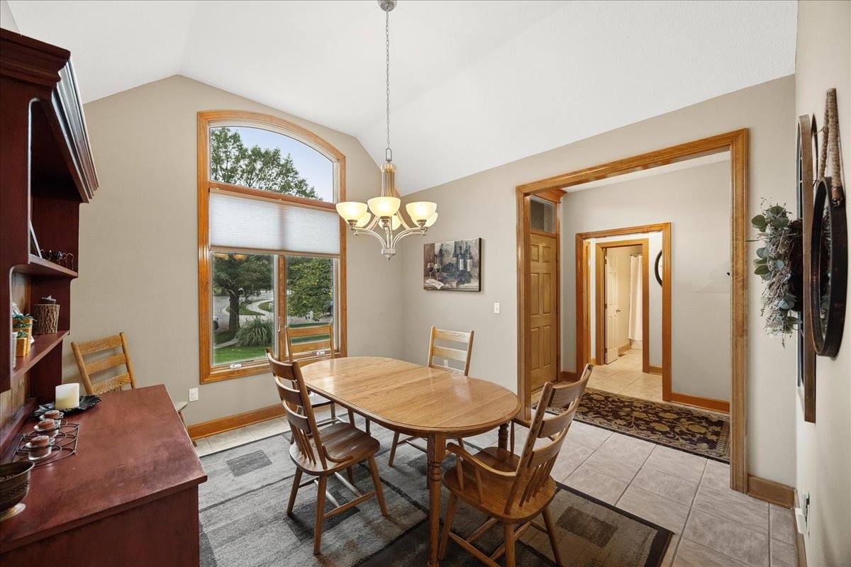 20802 W 102nd St, Lenexa, KS 66220