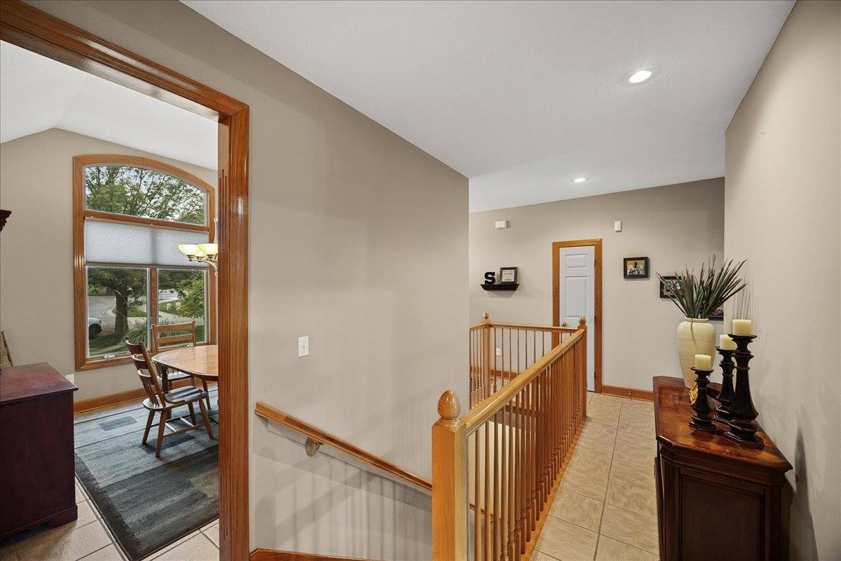 20802 W 102nd St, Lenexa, KS 66220