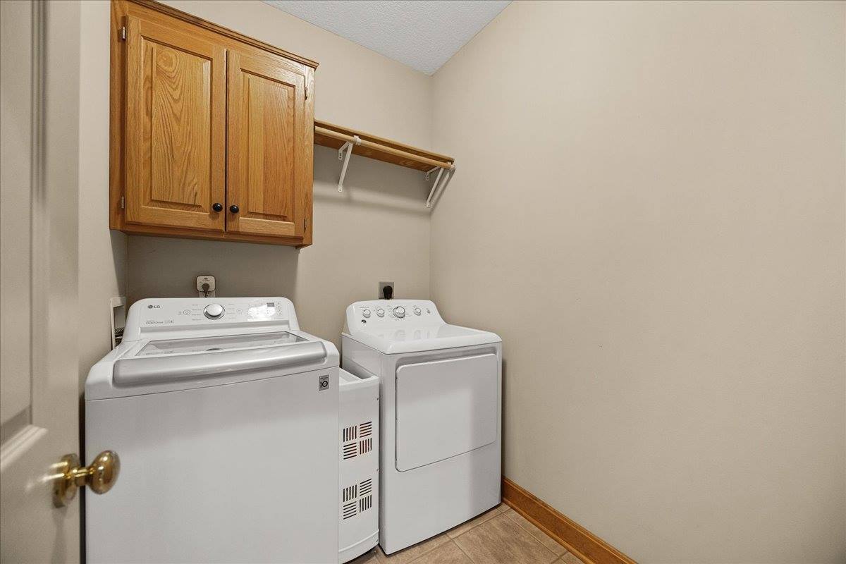 20802 W 102nd St, Lenexa, KS 66220