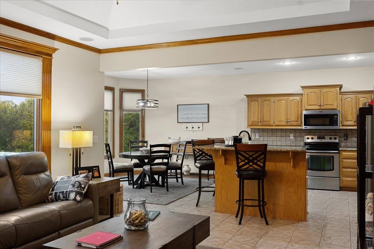 20802 W 102nd St, Lenexa, KS 66220