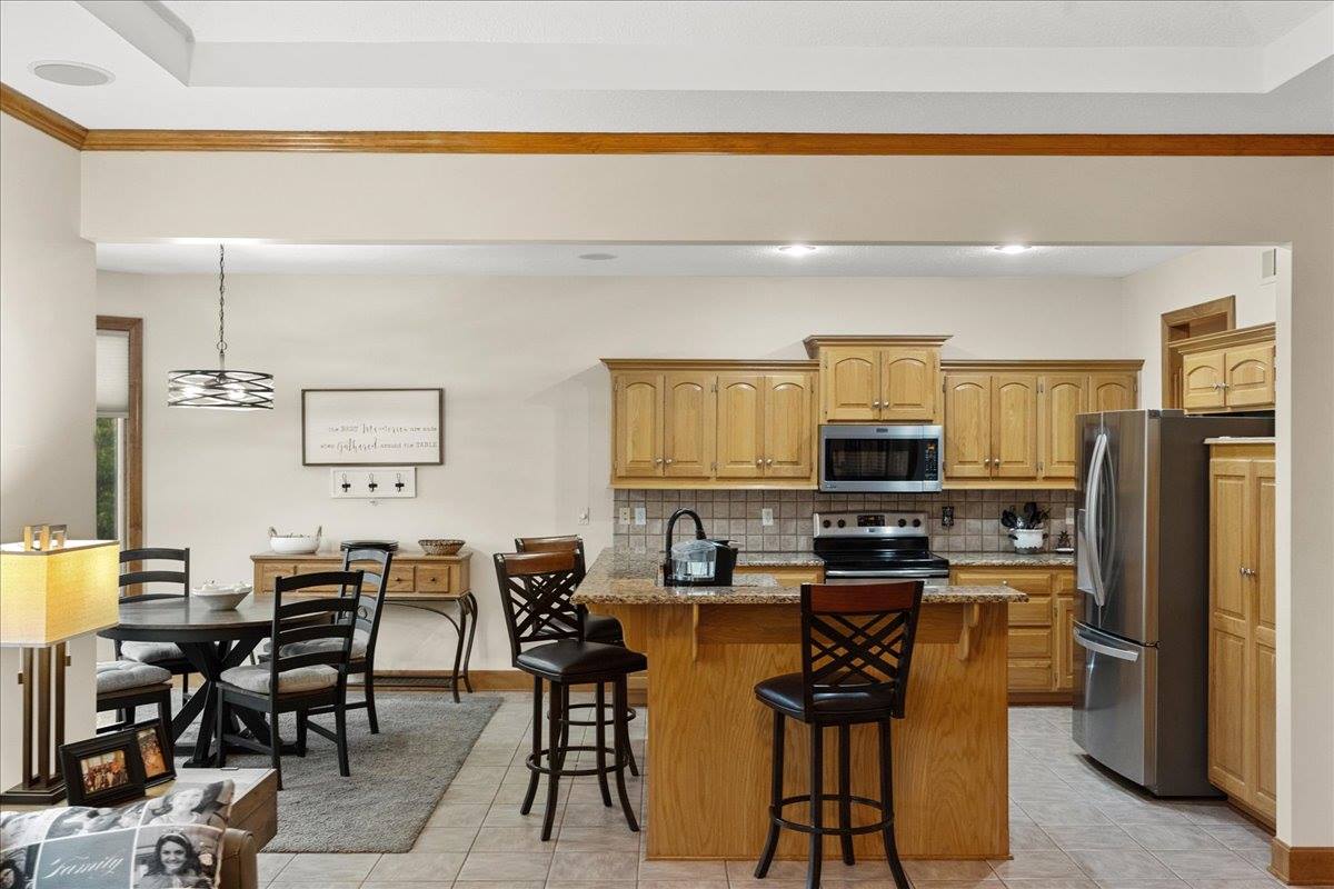 20802 W 102nd St, Lenexa, KS 66220