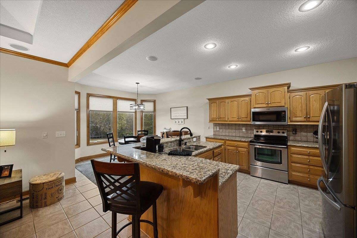 20802 W 102nd St, Lenexa, KS 66220