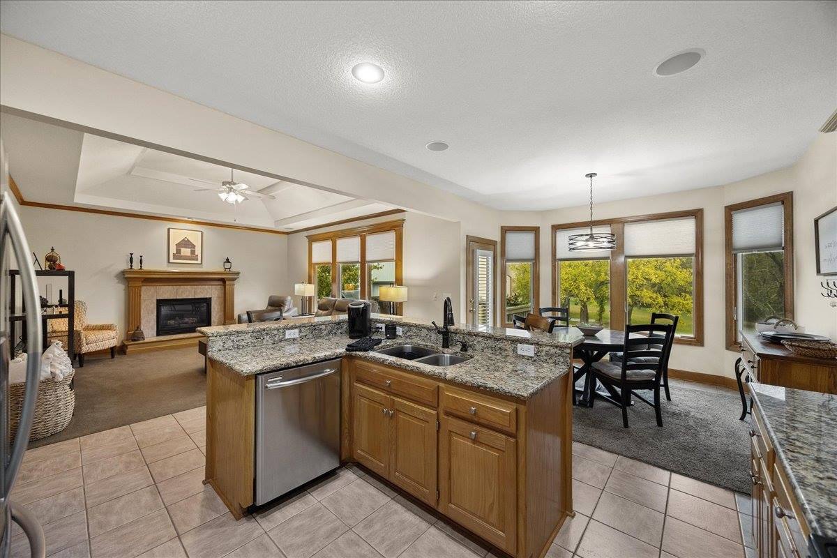 20802 W 102nd St, Lenexa, KS 66220