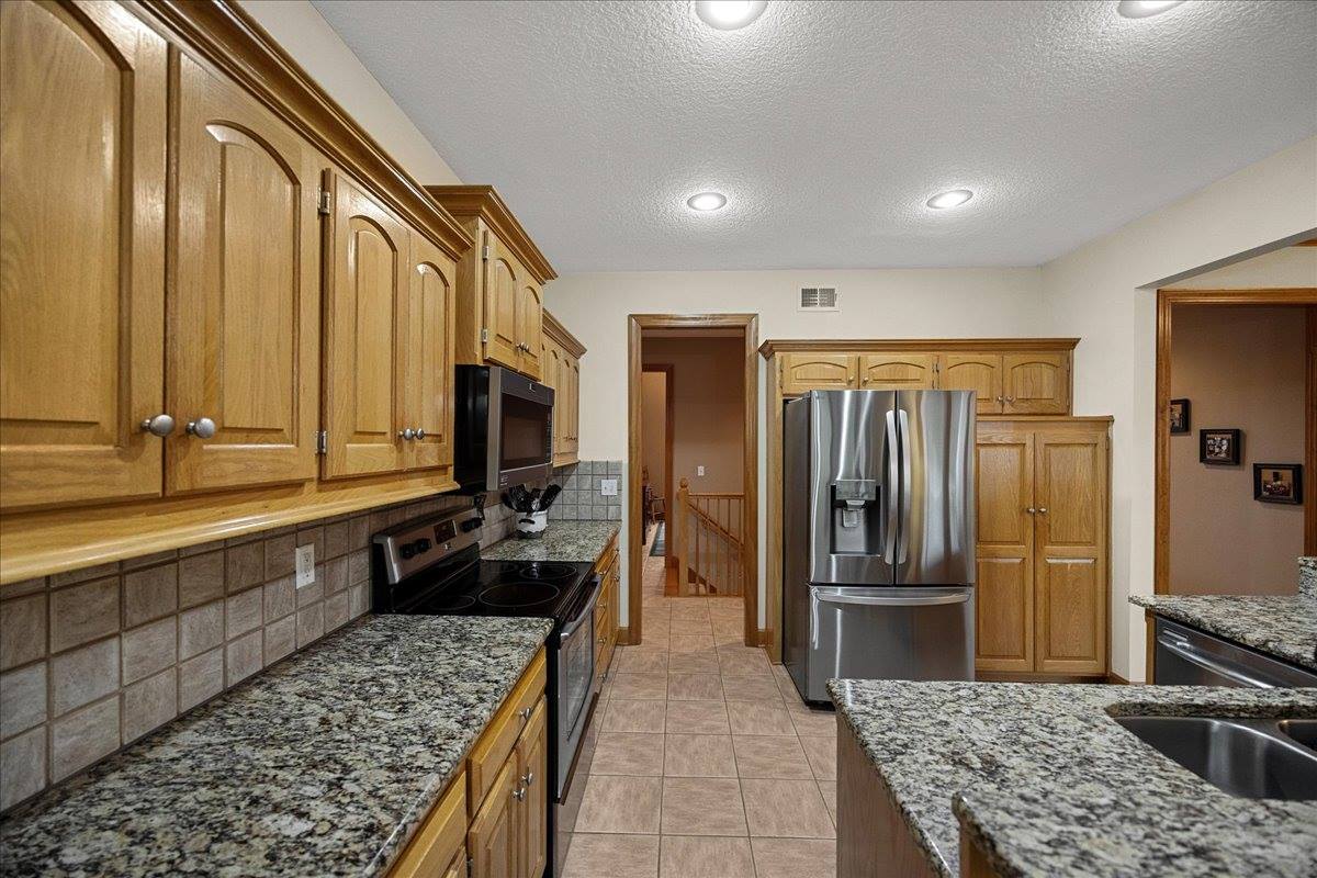 20802 W 102nd St, Lenexa, KS 66220