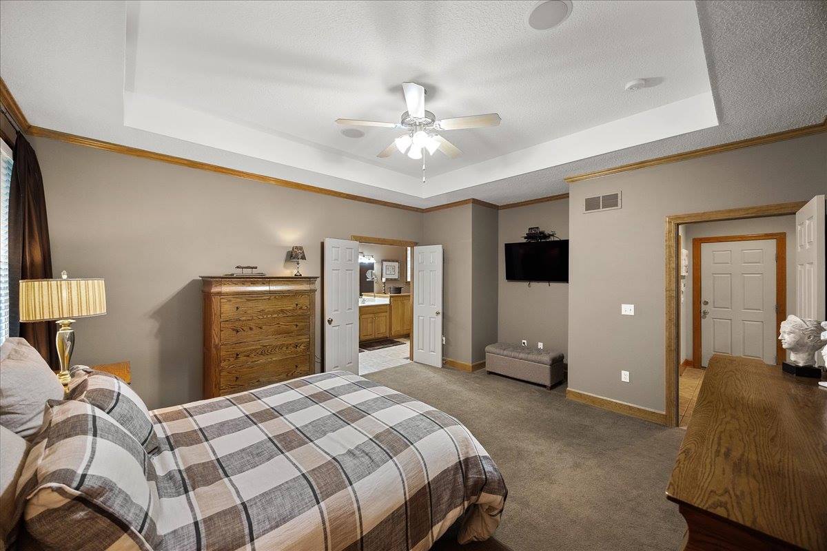 20802 W 102nd St, Lenexa, KS 66220