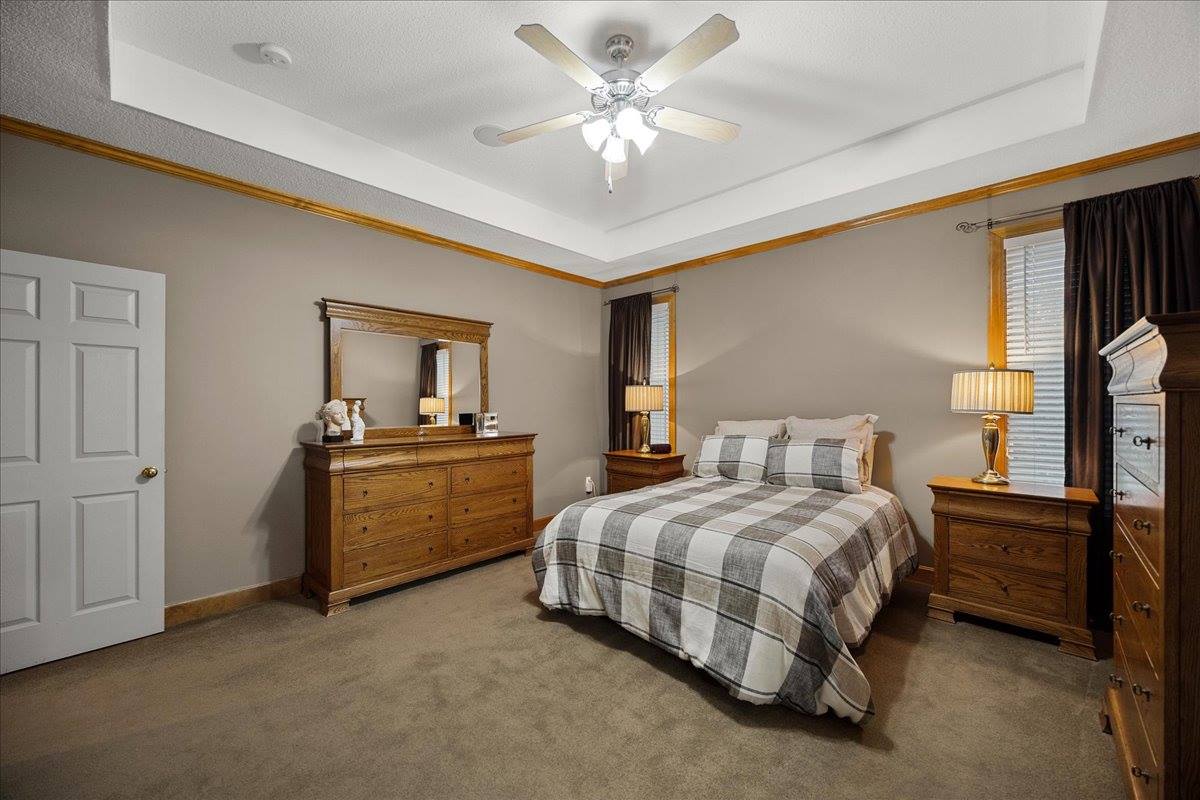 20802 W 102nd St, Lenexa, KS 66220