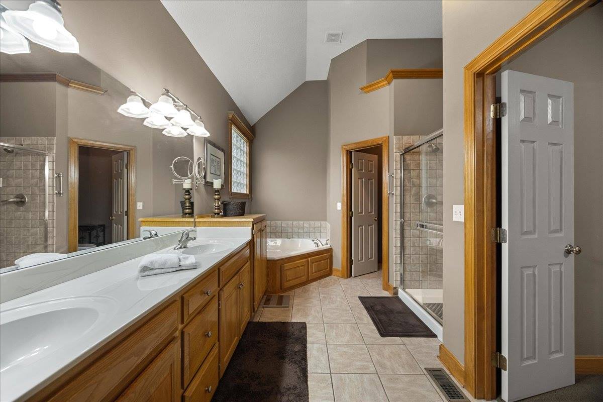 20802 W 102nd St, Lenexa, KS 66220