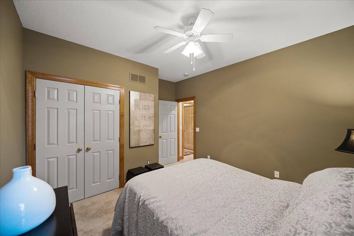 20802 W 102nd St, Lenexa, KS 66220