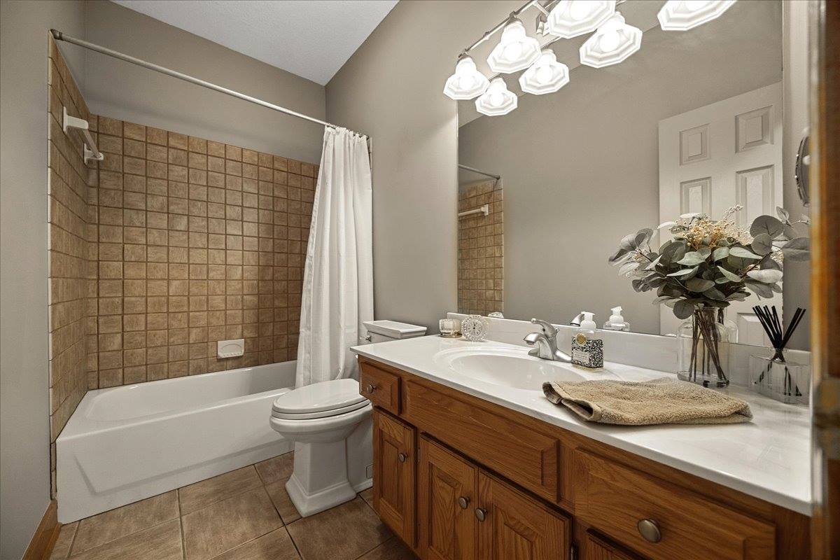 20802 W 102nd St, Lenexa, KS 66220