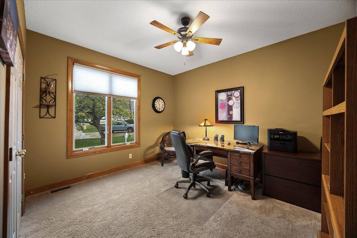 20802 W 102nd St, Lenexa, KS 66220