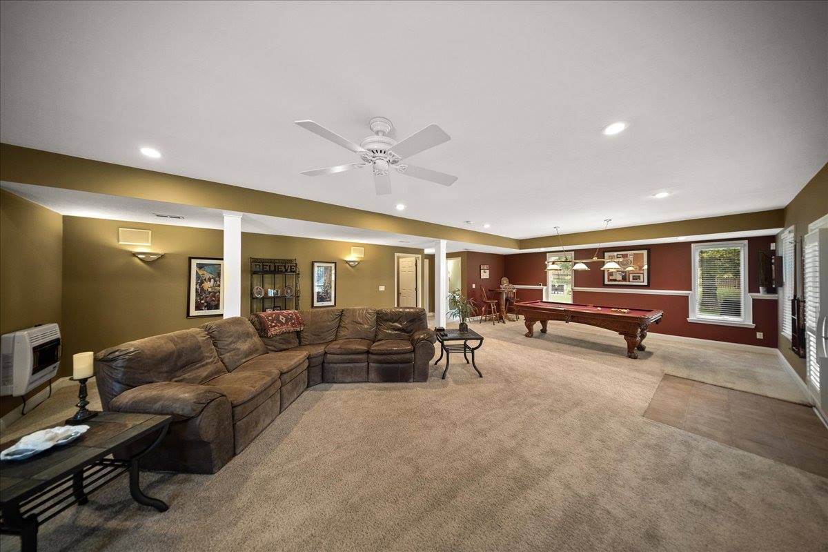 20802 W 102nd St, Lenexa, KS 66220