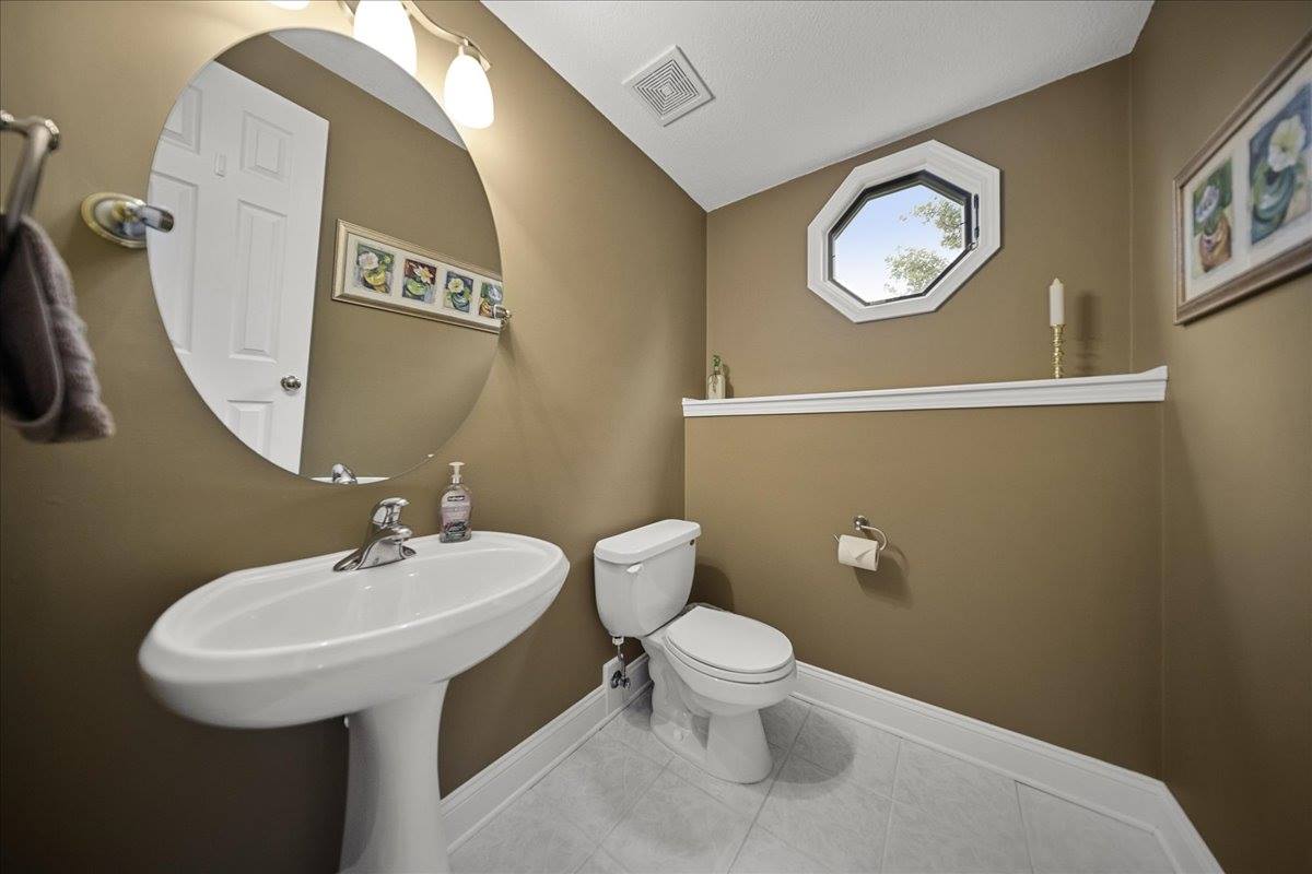 20802 W 102nd St, Lenexa, KS 66220