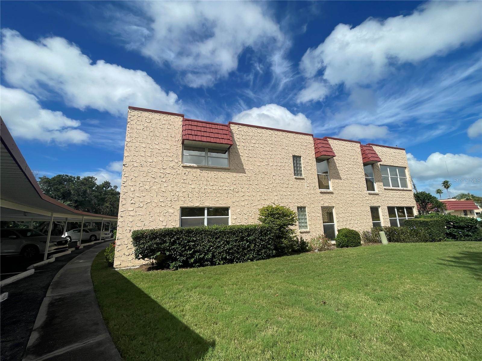 218 Dogwood Circle, Seminole, FL 33777