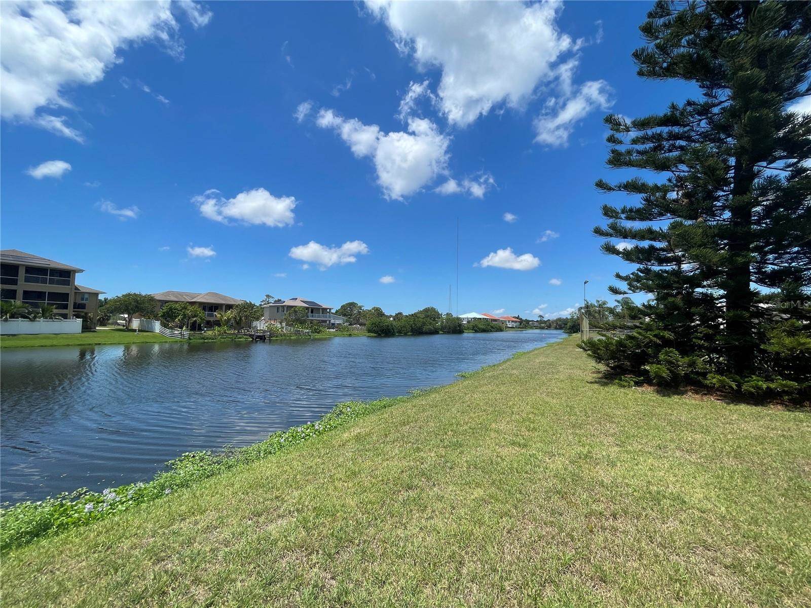 218 Dogwood Circle, Seminole, FL 33777