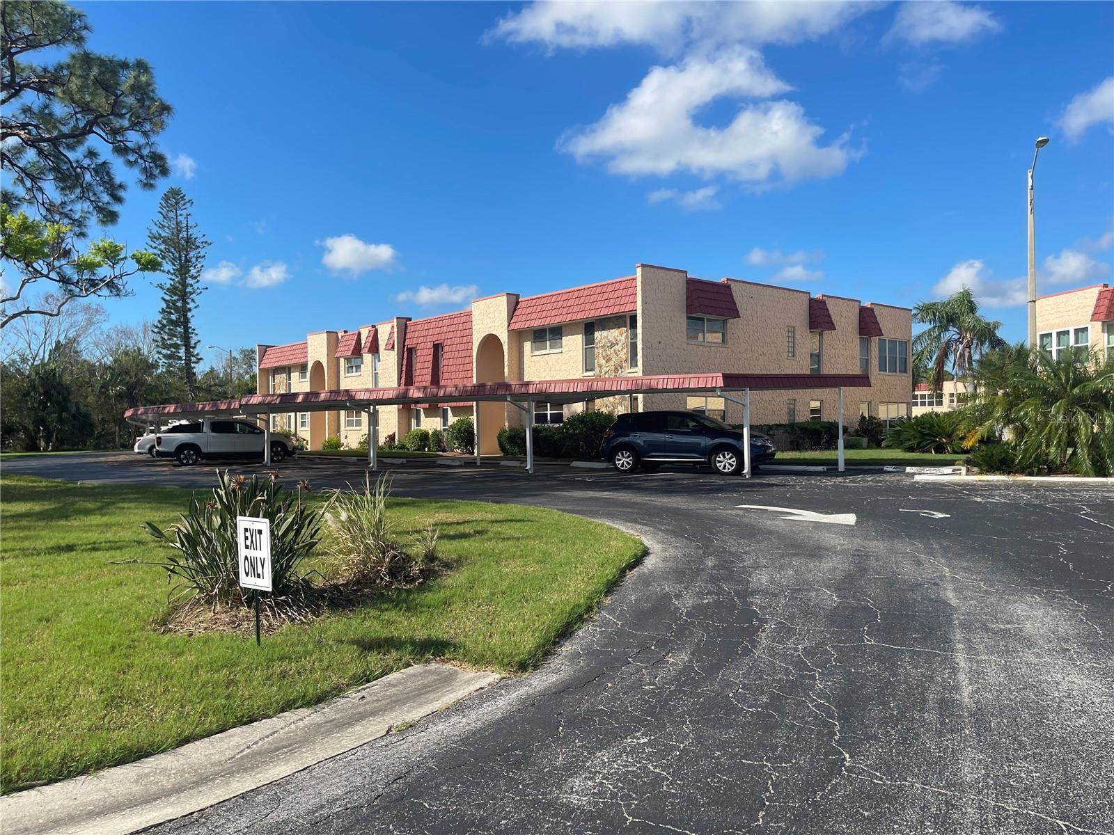 218 Dogwood Circle, Seminole, FL 33777