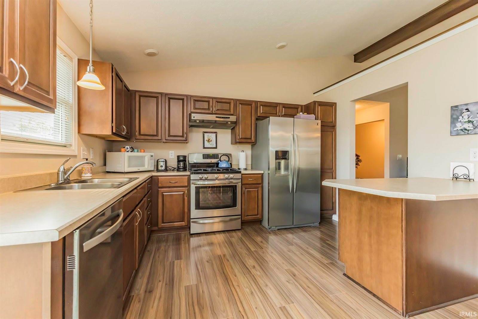 1816 Sandal Wood Drive, Yorktown, IN 47396