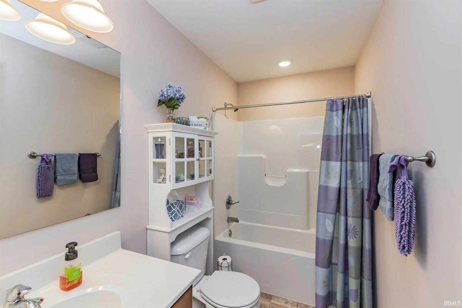 1816 Sandal Wood Drive, Yorktown, IN 47396