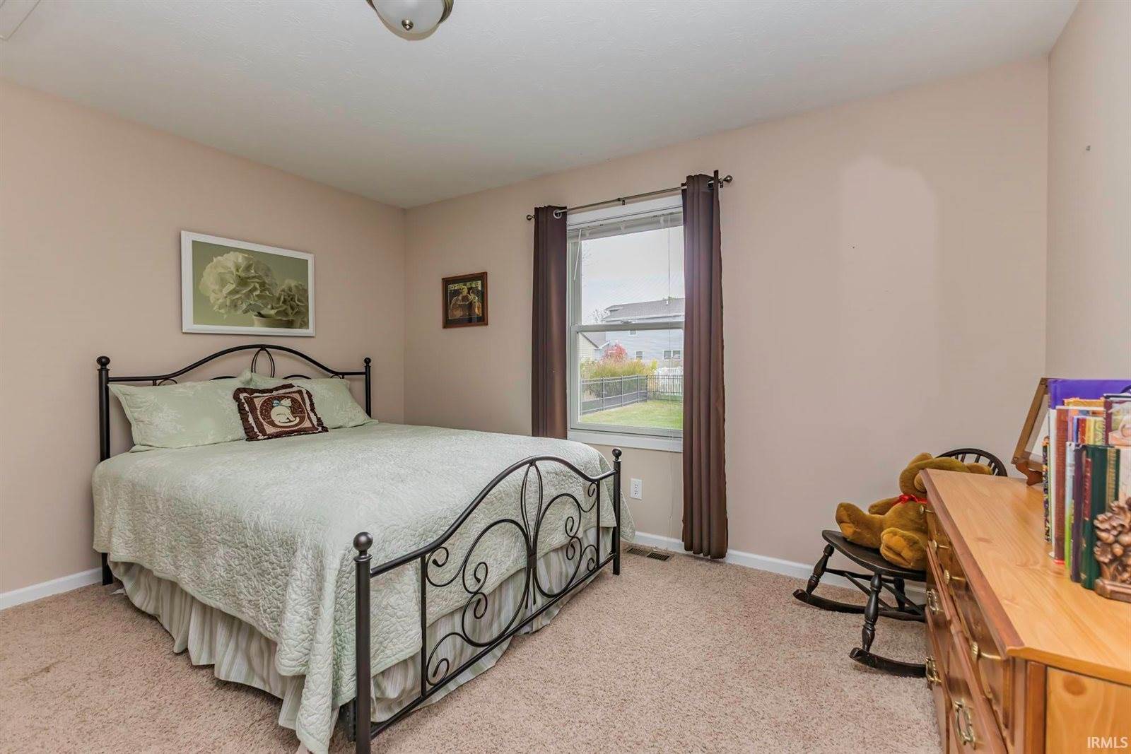 1816 Sandal Wood Drive, Yorktown, IN 47396