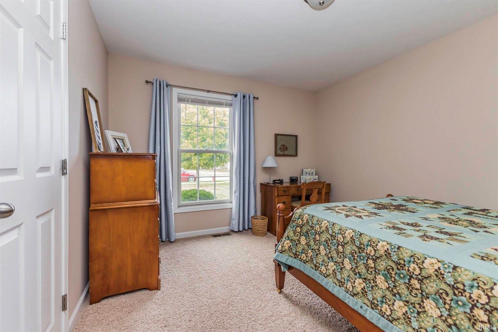 1816 Sandal Wood Drive, Yorktown, IN 47396