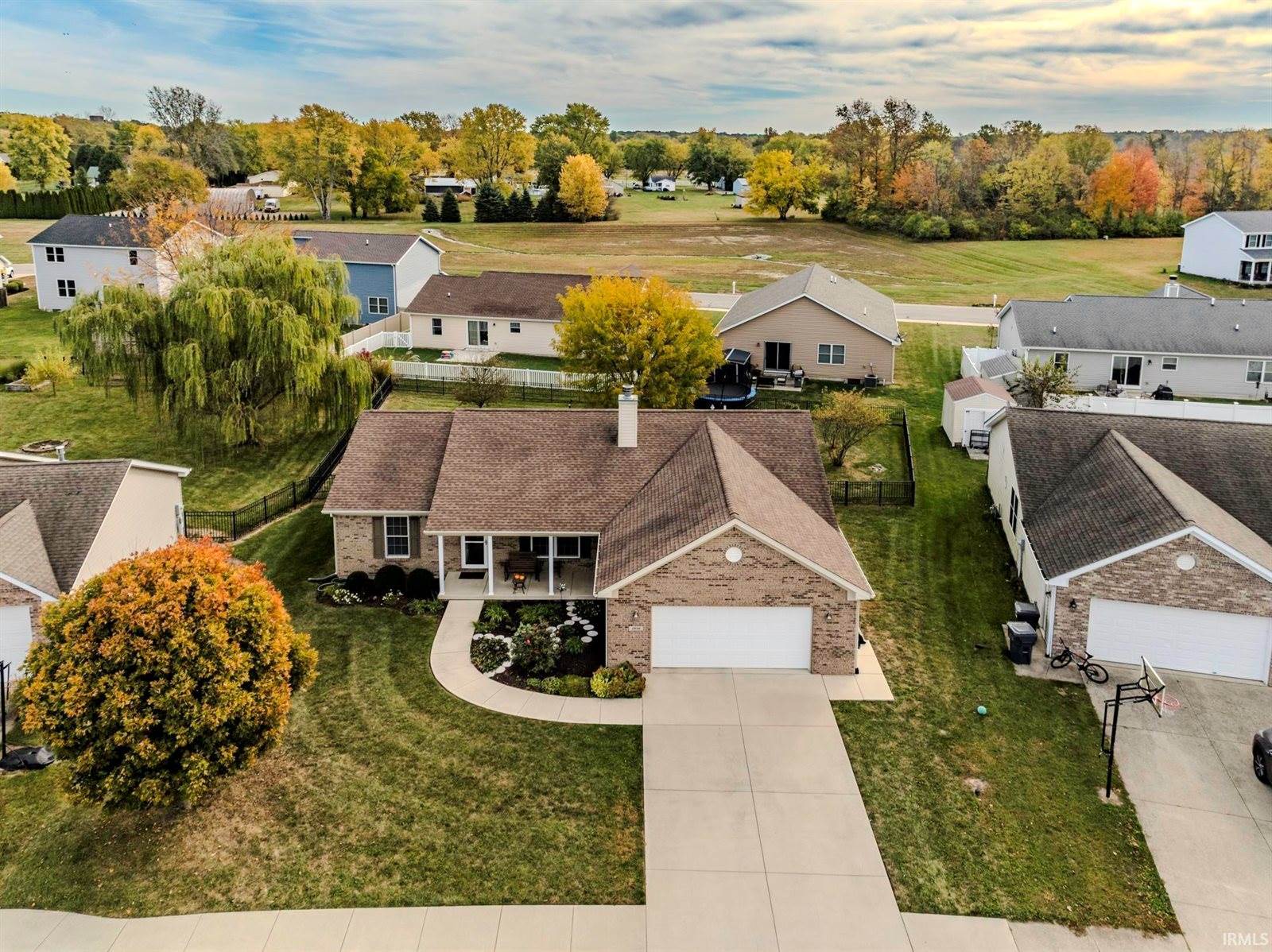 1816 Sandal Wood Drive, Yorktown, IN 47396