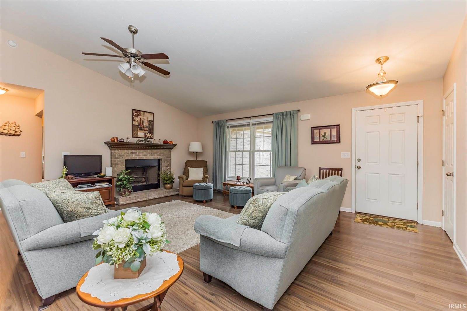 1816 Sandal Wood Drive, Yorktown, IN 47396