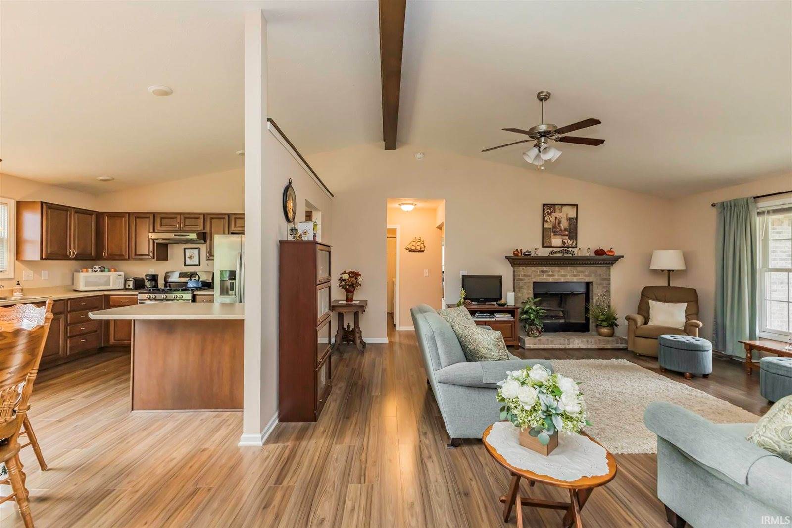 1816 Sandal Wood Drive, Yorktown, IN 47396