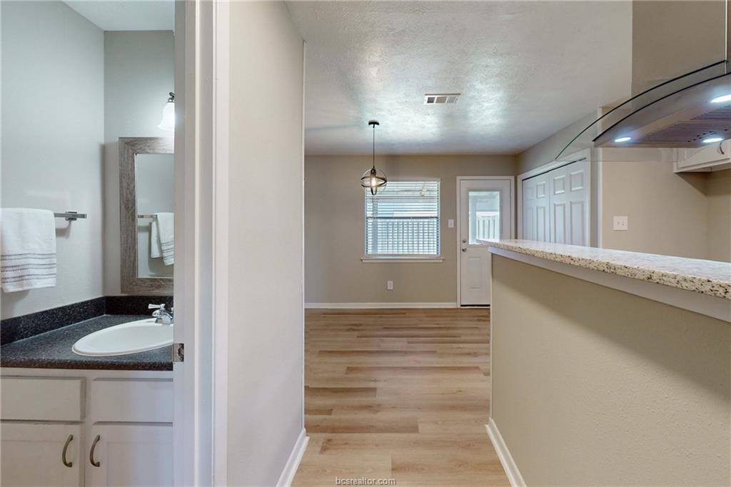 1409 Airline Drive, College Station, TX 77845