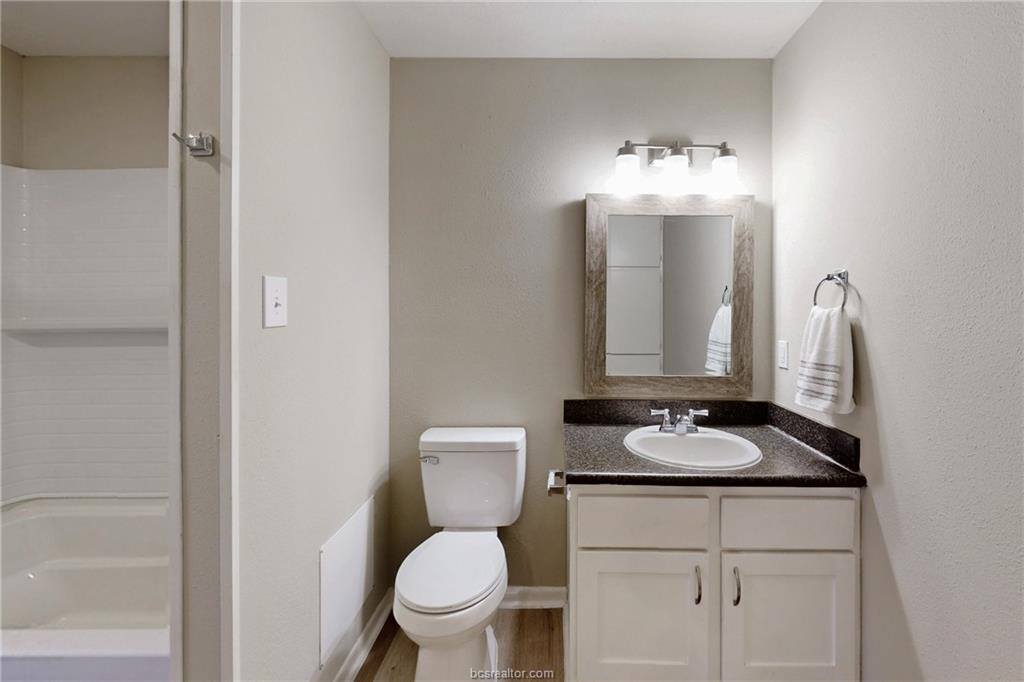 1409 Airline Drive, College Station, TX 77845