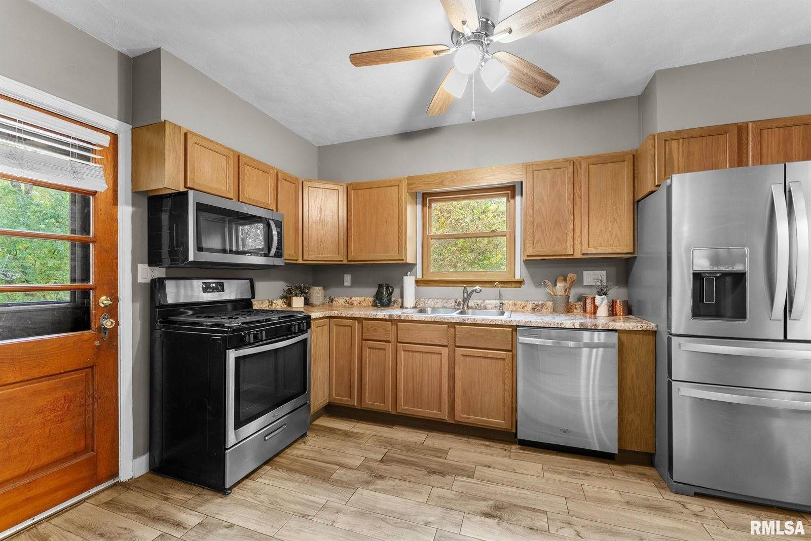 1112 44TH Street, Rock Island, IL 61201