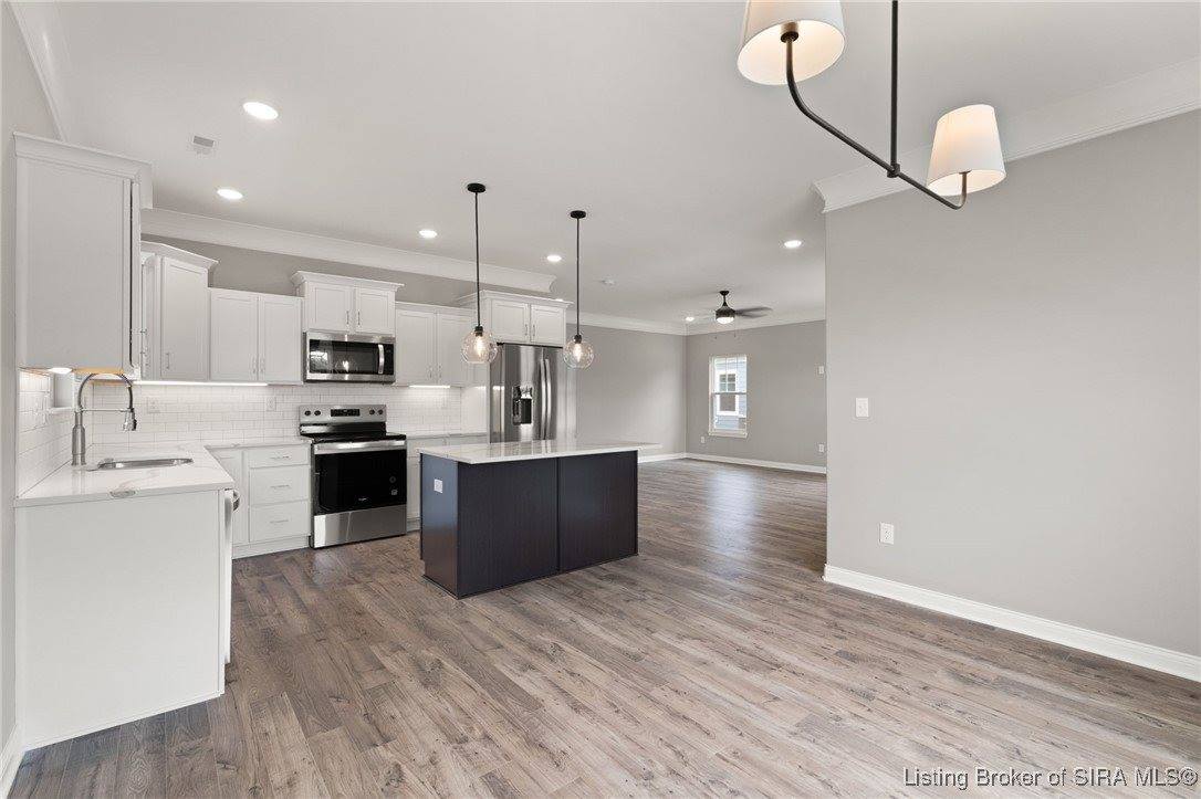 2103 Loop Island Way, New Albany, IN 47150