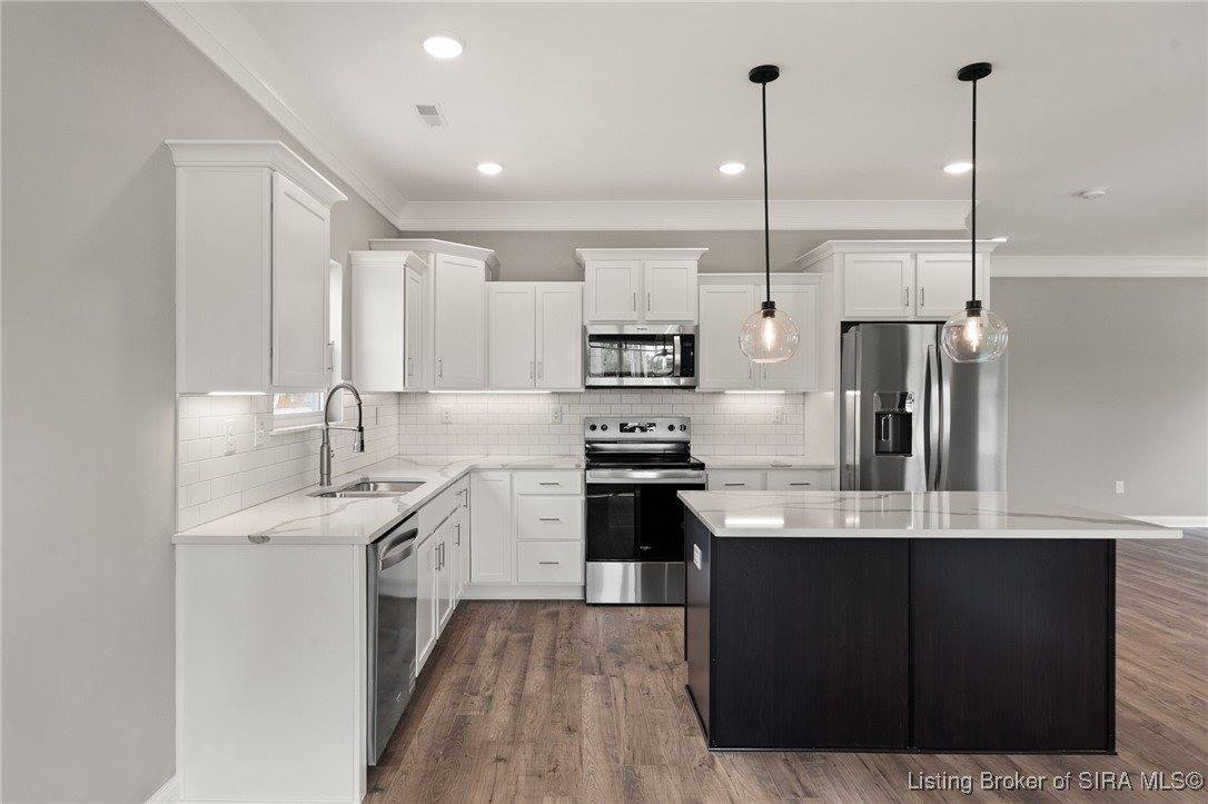 2103 Loop Island Way, New Albany, IN 47150