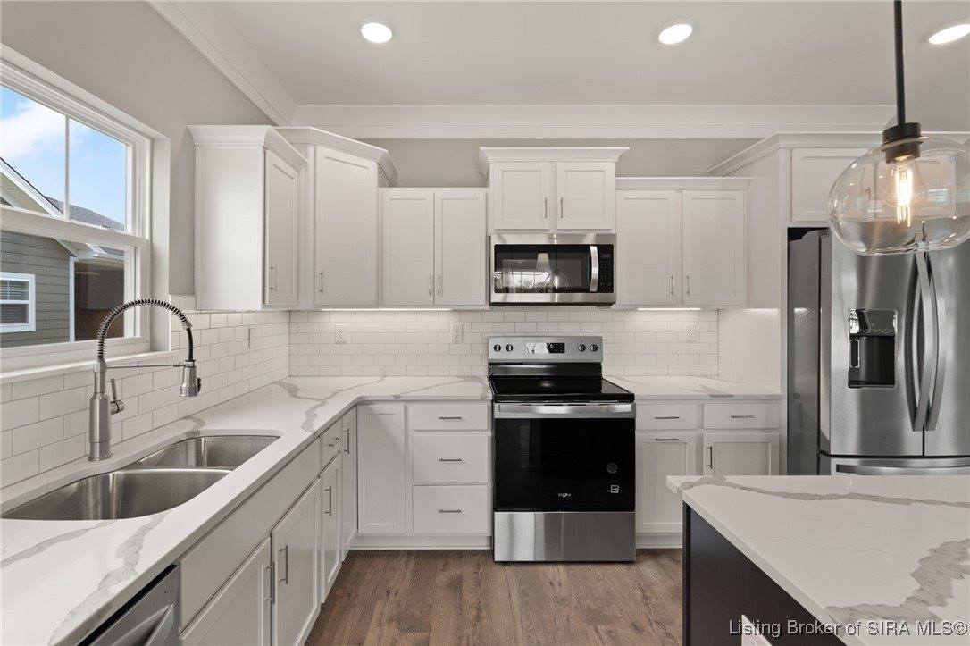 2103 Loop Island Way, New Albany, IN 47150