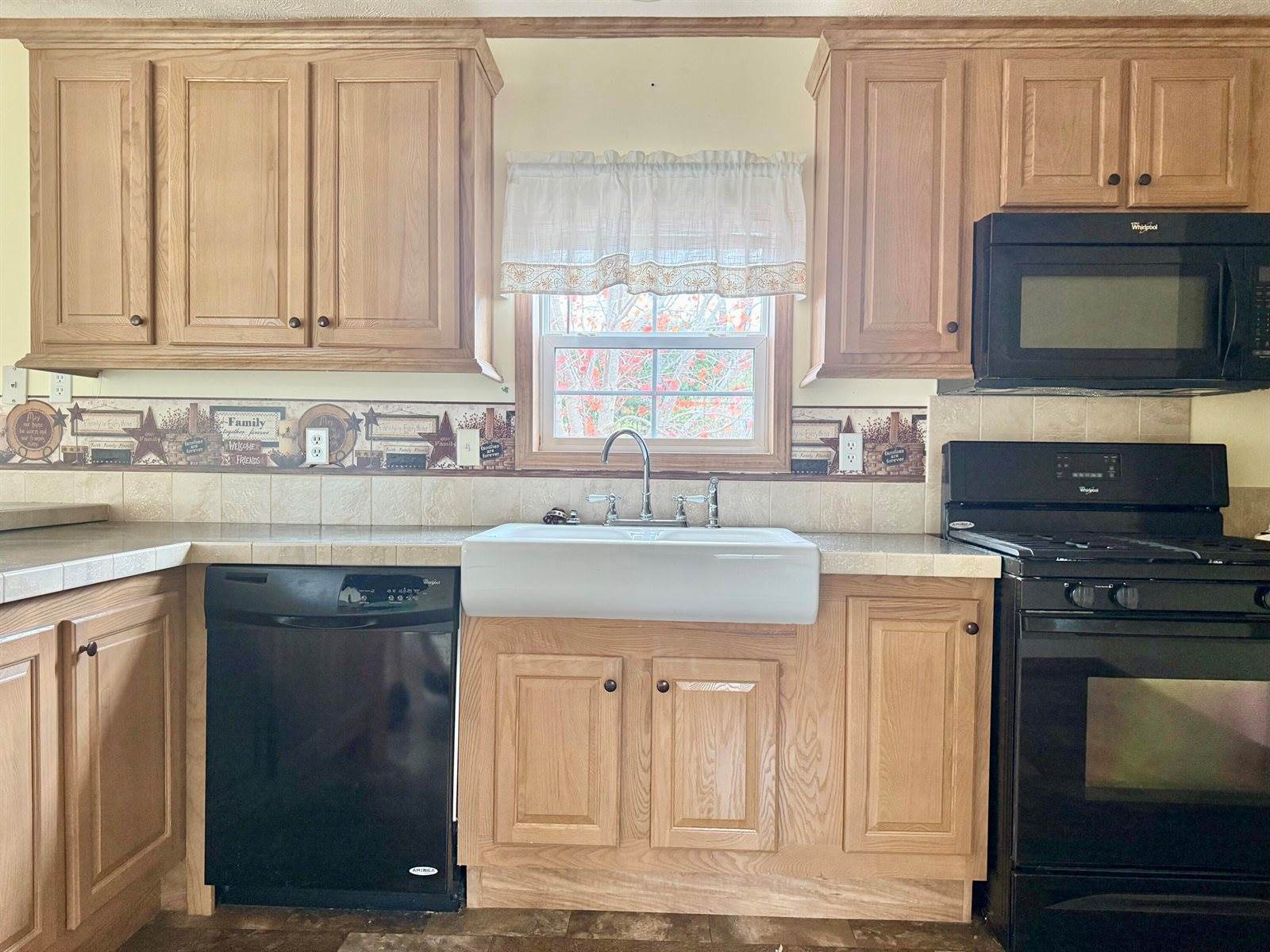 2 Marion Lane, Bucksport, ME 04416