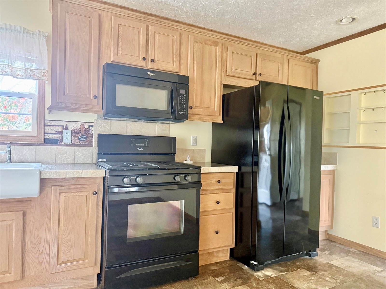 2 Marion Lane, Bucksport, ME 04416