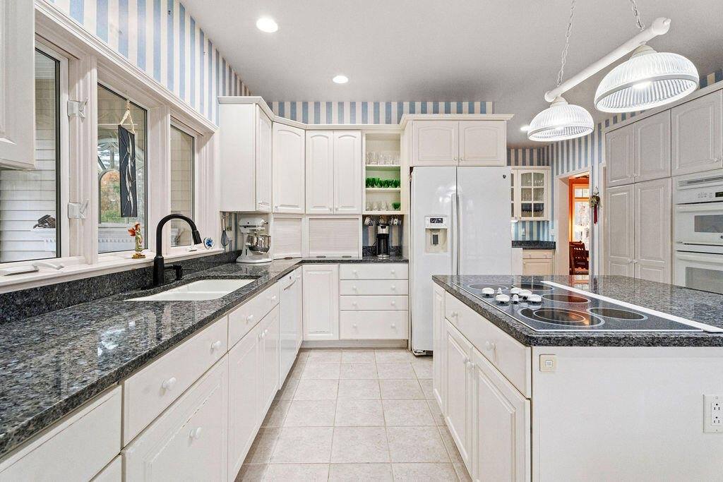 23 The Landing Lane, Winterport, ME 04496