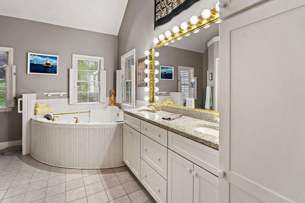 23 The Landing Lane, Winterport, ME 04496