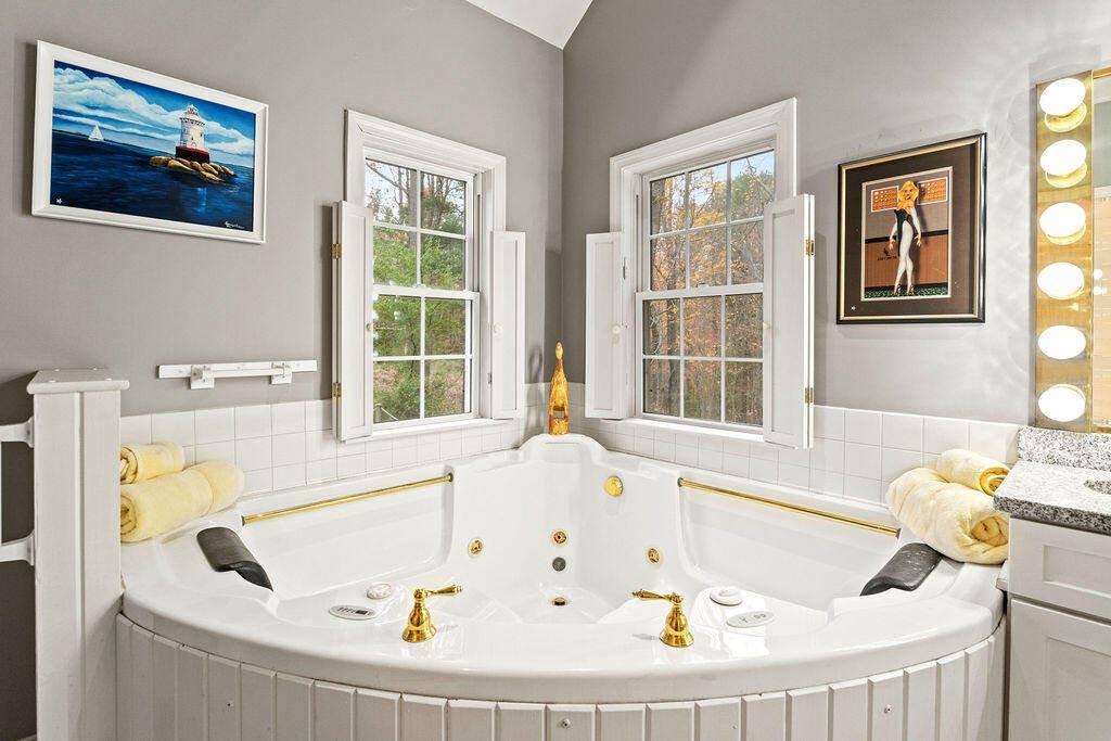 23 The Landing Lane, Winterport, ME 04496