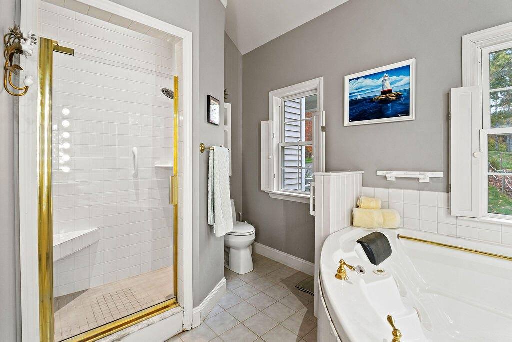 23 The Landing Lane, Winterport, ME 04496