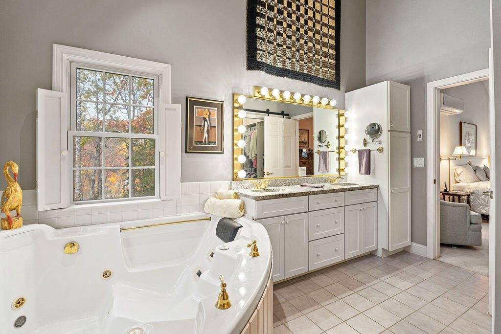 23 The Landing Lane, Winterport, ME 04496