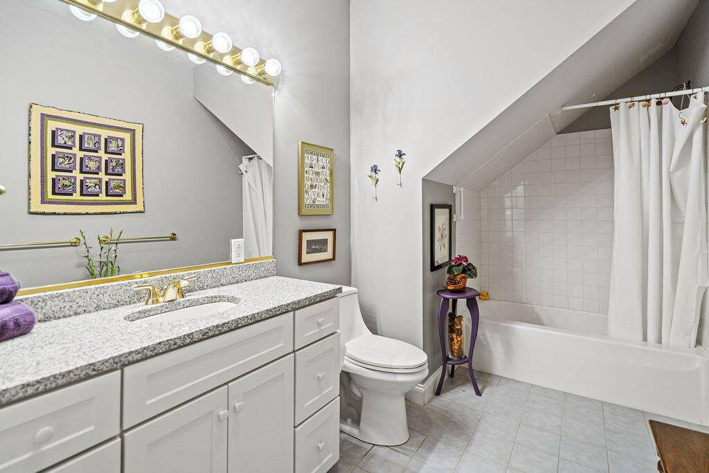 23 The Landing Lane, Winterport, ME 04496