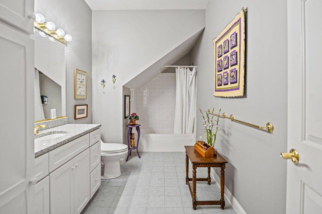 23 The Landing Lane, Winterport, ME 04496